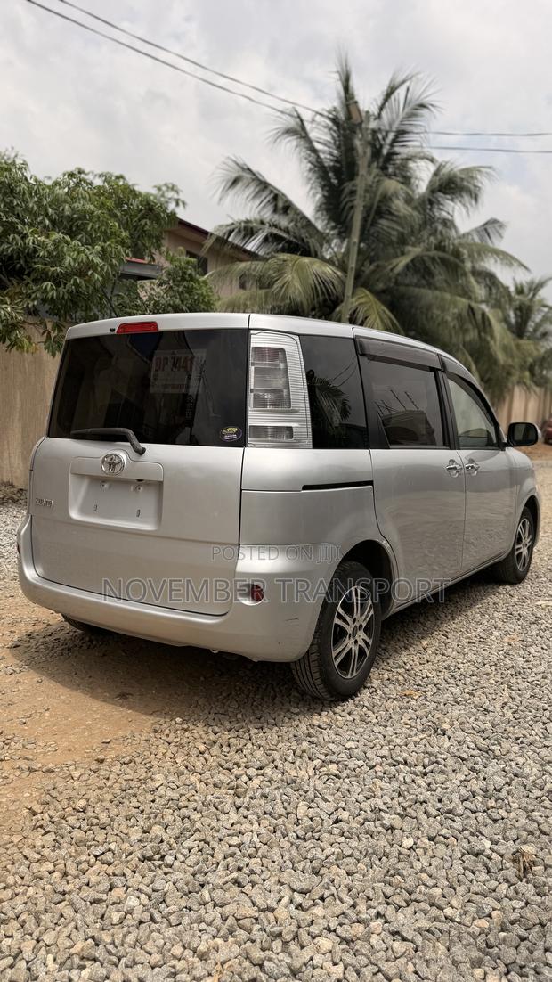 Toyota Sienta 1.5 FWD 2013 Silver