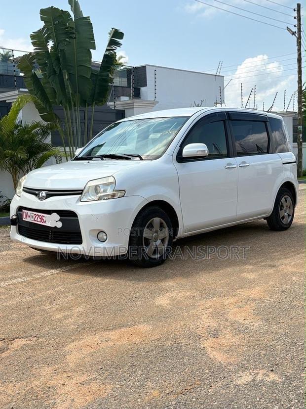 Toyota Sienta 1.5 FWD 2015 White