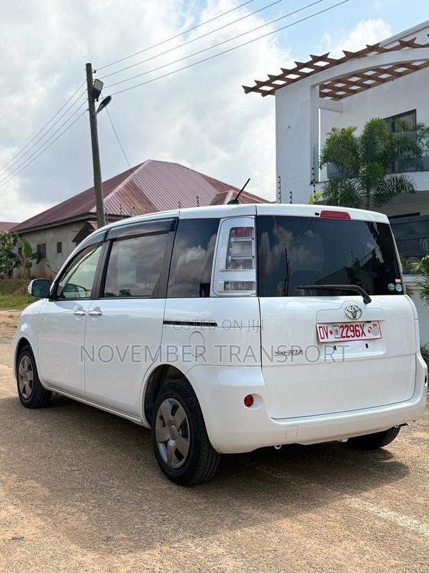 Toyota Sienta 1.5 FWD 2015 White