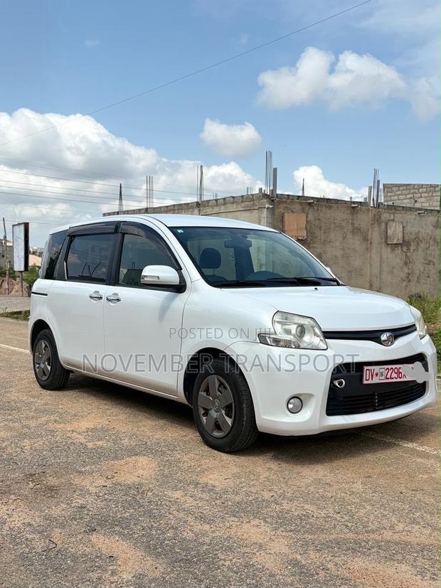 Toyota Sienta 1.5 FWD 2015 White