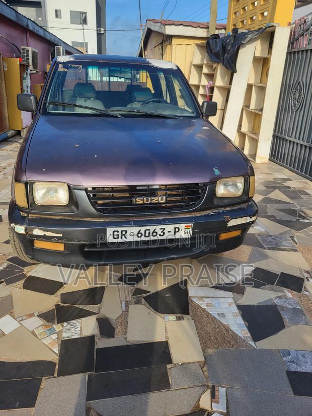 Isuzu I-Series 2005 Purple