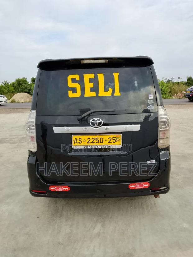 Toyota Voxy X 4WD 8-Seater 2013 Black