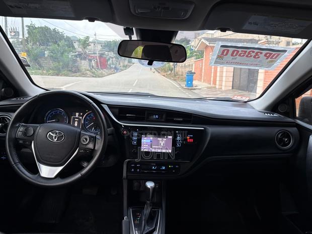 Toyota Corolla SE (1.8L 4cyl 2A) 2018 Black