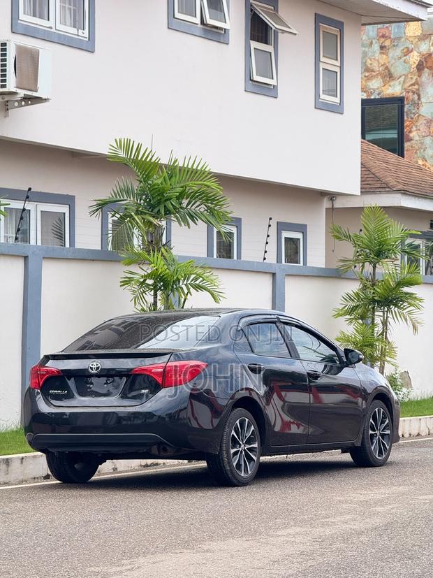 Toyota Corolla SE (1.8L 4cyl 2A) 2018 Black