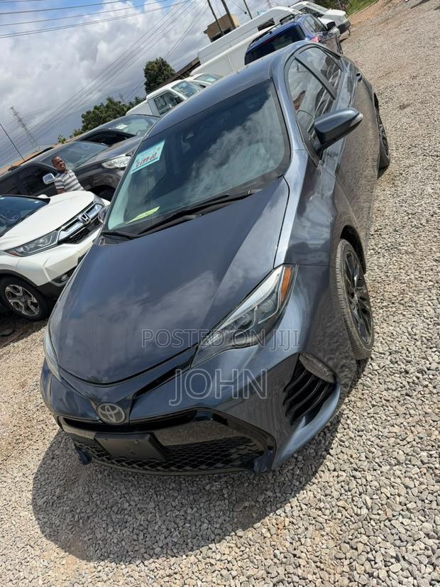 Toyota Corolla SE (1.8L 4cyl 6M) 2019 Gray