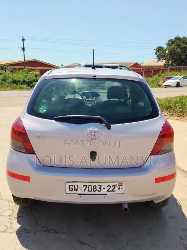 Toyota Vitz 1.3 FWD 3dr 2010 Silver