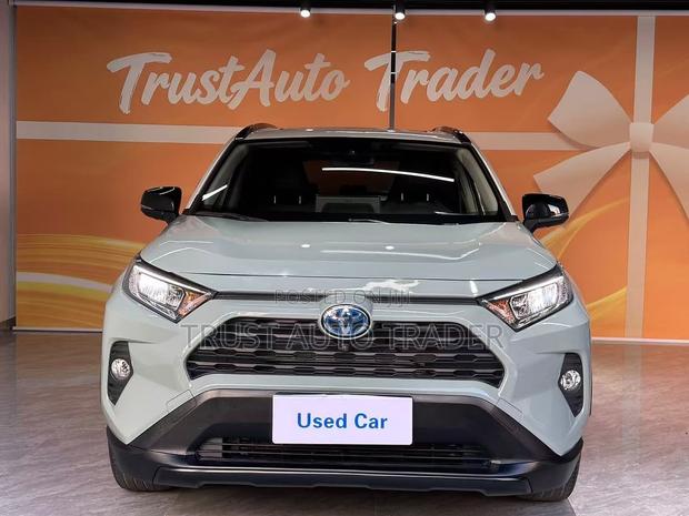 Toyota RAV4 2020 Green