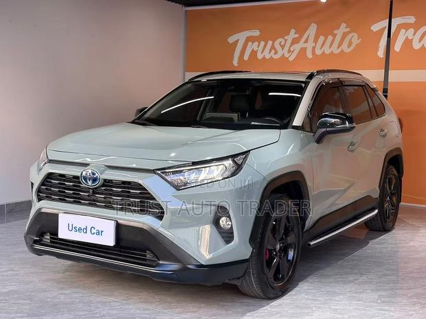 Toyota RAV4 2020 Green