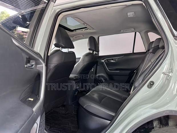 Toyota RAV4 2020 Green