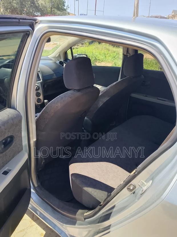 Toyota Vitz 2010 Silver