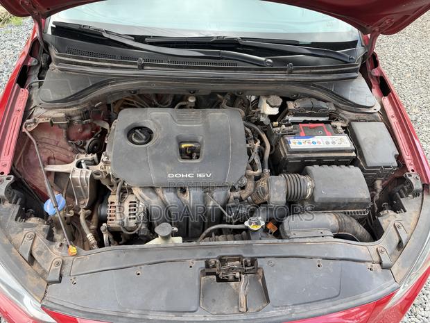 Hyundai Elantra SE Sedan FWD (2.0L 4cyl 6M) 2017 Red