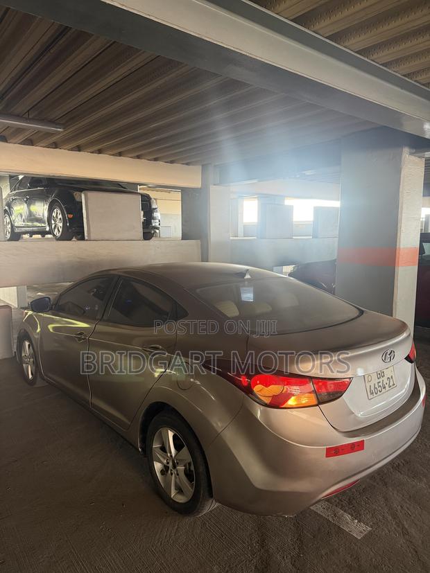 Hyundai Elantra 2011 Beige