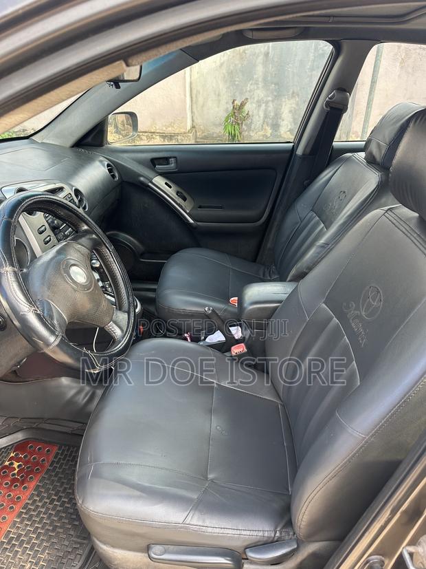 Toyota Matrix XR Hatchback FWD (1.8L 4cyl 4A) 2008 Gray