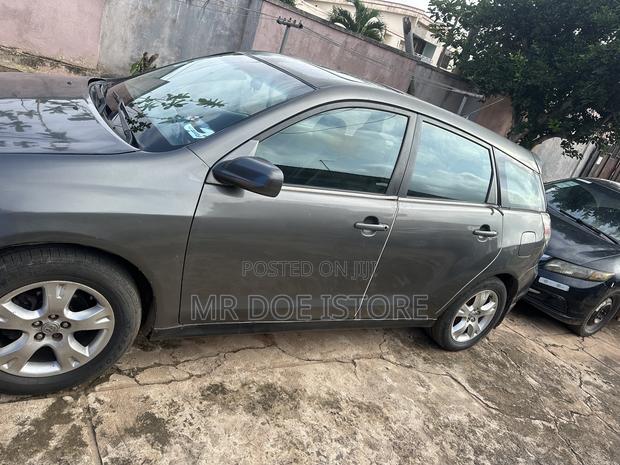 Toyota Matrix XR Hatchback FWD (1.8L 4cyl 4A) 2008 Gray