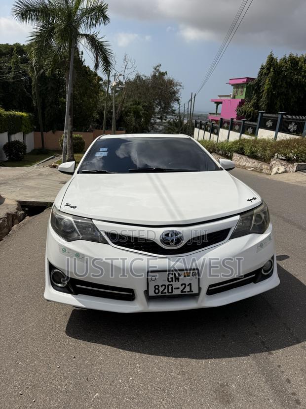 Toyota Camry SE V6 4dr Sedan (3.5L 6cyl 6A) 2013 White