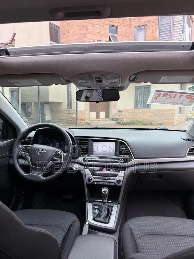 Hyundai Elantra SE Sedan FWD (2.0L 4cyl 6M) 2017 Black