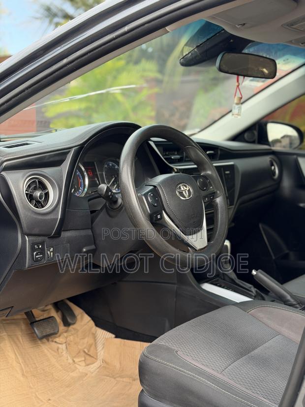 Toyota Corolla LE 4dr Sedan (1.8L 4cyl CVT) 2017 Gray