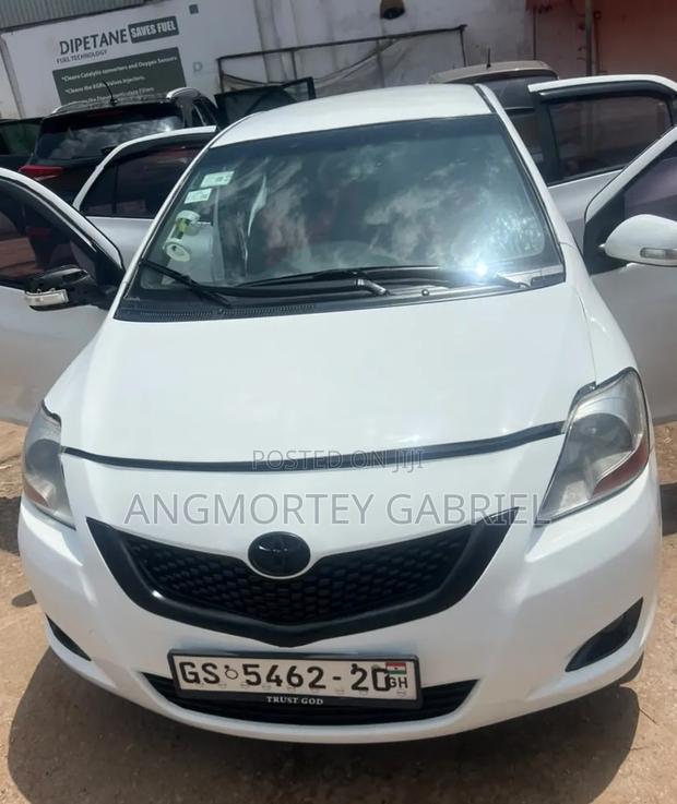 Toyota Yaris 2010 White