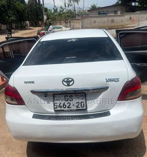 Toyota Yaris 2010 White