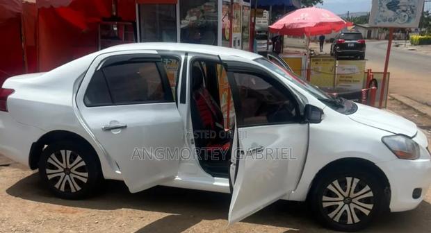 Toyota Yaris 2010 White