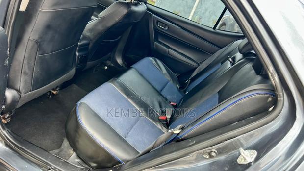 Toyota Corolla SE (1.8L 4cyl 2A) 2018 Silver