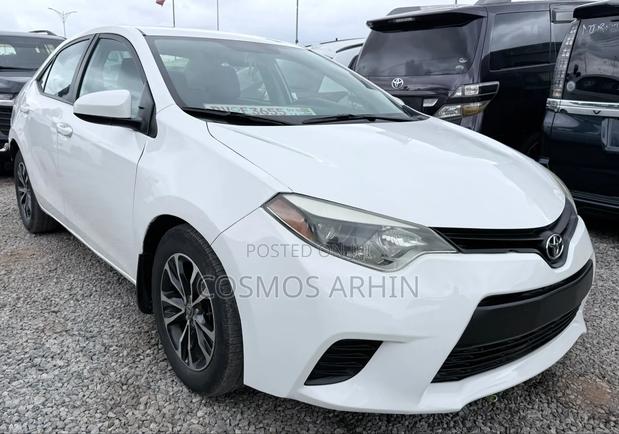 Toyota Corolla 2015 White
