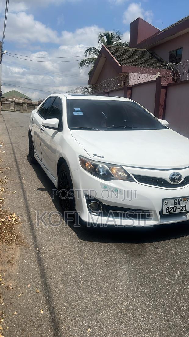 Toyota Camry SE Sport 4dr Sedan w/Prod. End 11/13 (2.5L 4cyl 6A) 2014