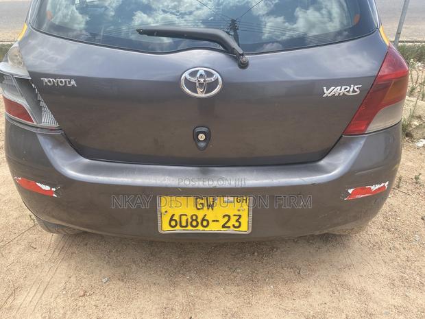 Toyota Yaris Base Hatchback 3dr 2010 Gray