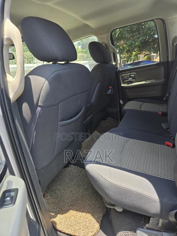 Dodge RAM 2012 Silver