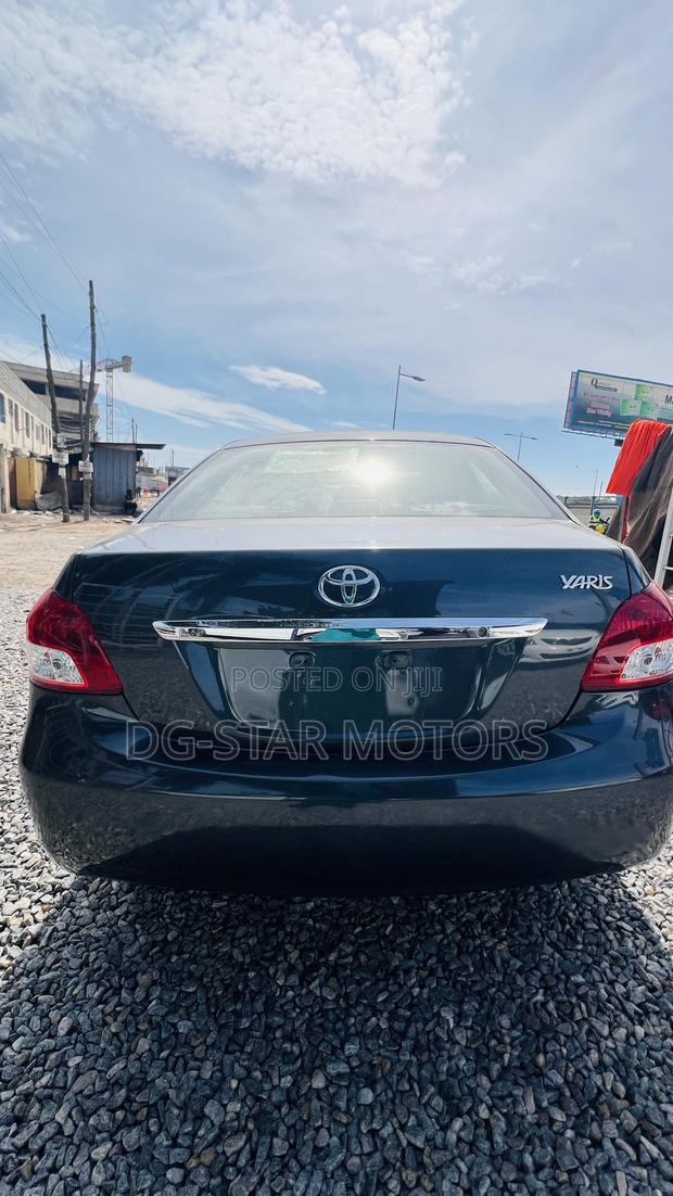 Toyota Yaris 2012 Gray