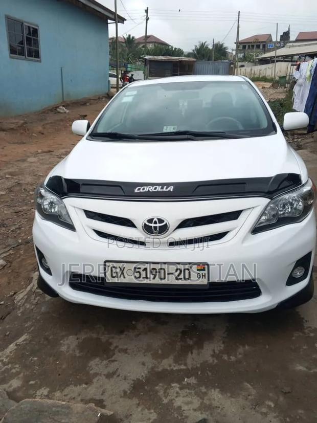 Toyota Corolla S Special Edition 4dr Sedan (1.8L 4cyl 4A) 2013 White