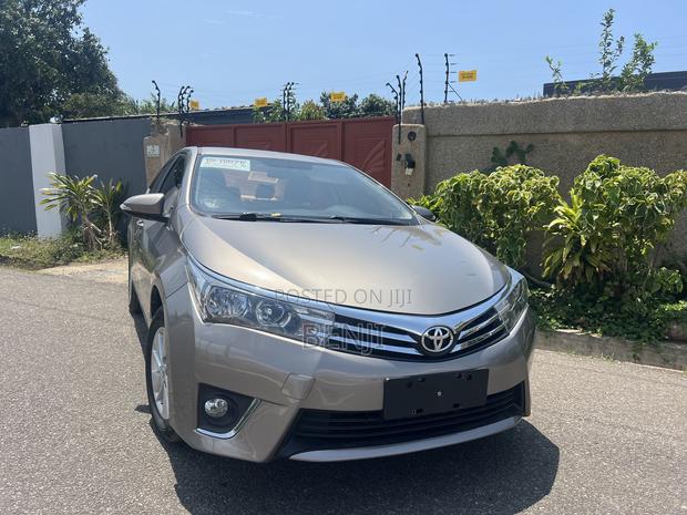 Toyota Corolla 2016 Gold