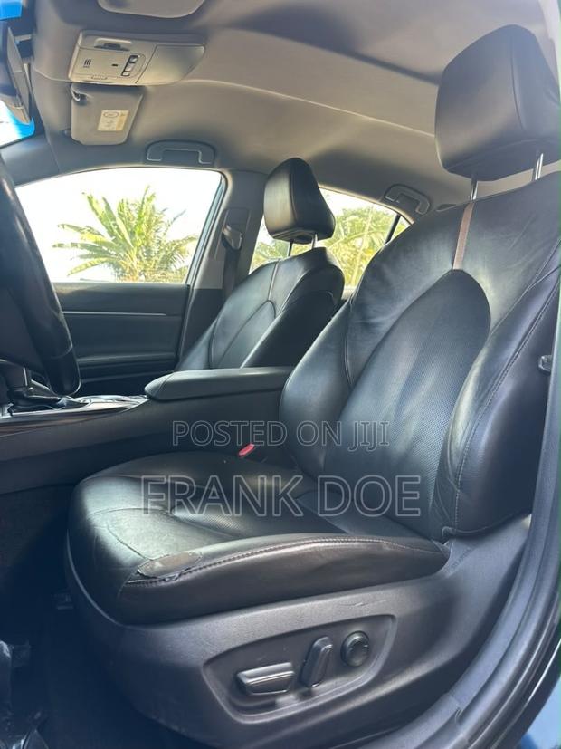 Toyota Camry LE FWD (2.5L 4cyl 8AM) 2018 Black