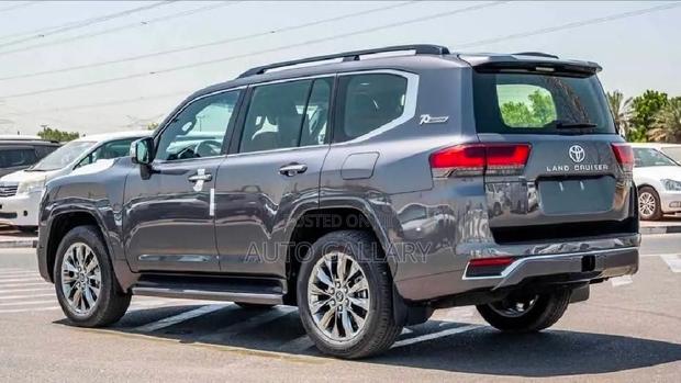 New Toyota Land Cruiser LC300 2025 Gray