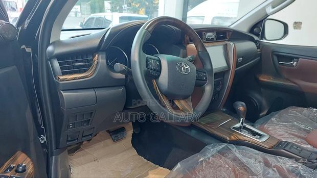 New Toyota Land Cruiser LC300 2025 Gray