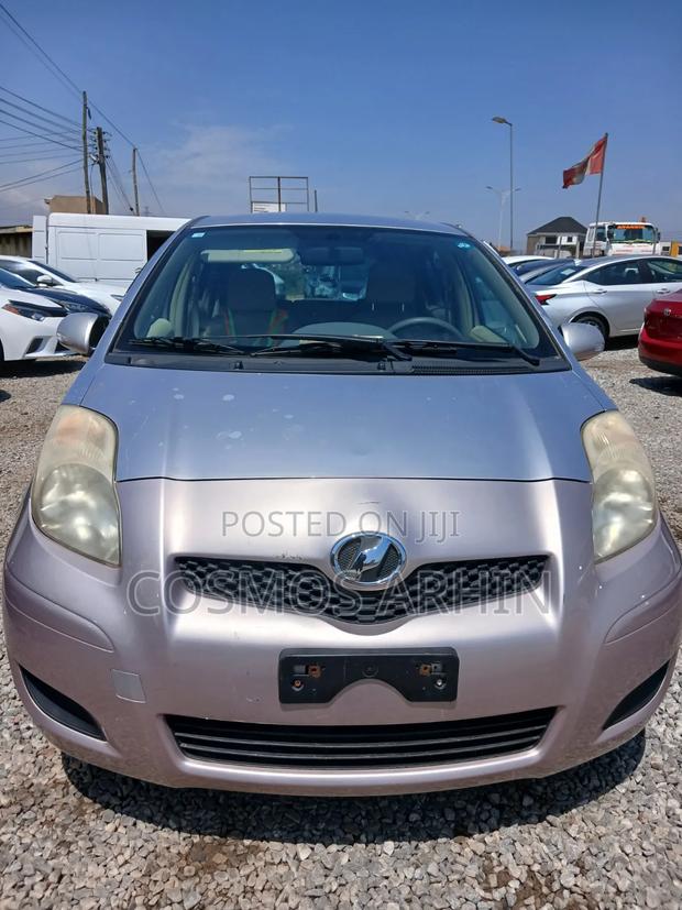 Toyota Vitz 2010 Gray