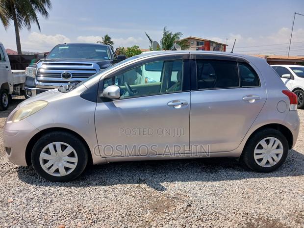 Toyota Vitz 2010 Gray