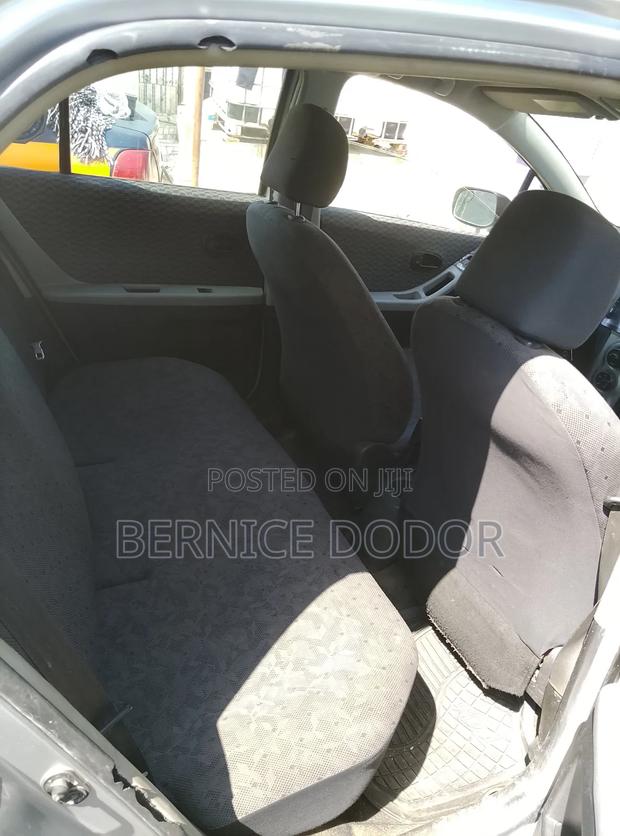 Toyota Vitz 1.3 AWD 5dr 2010 Silver
