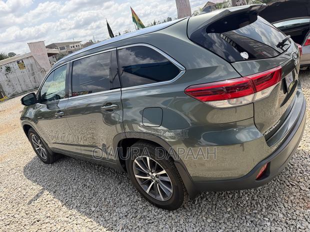 Toyota Highlander 2019 Green
