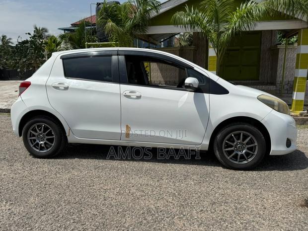 Toyota Vitz 2011 White
