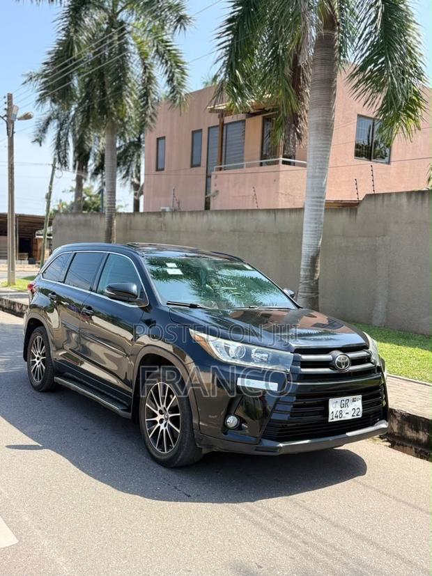 Toyota Highlander SE 4x2 V6 (3.5L 6cyl 8A) 2017 Black