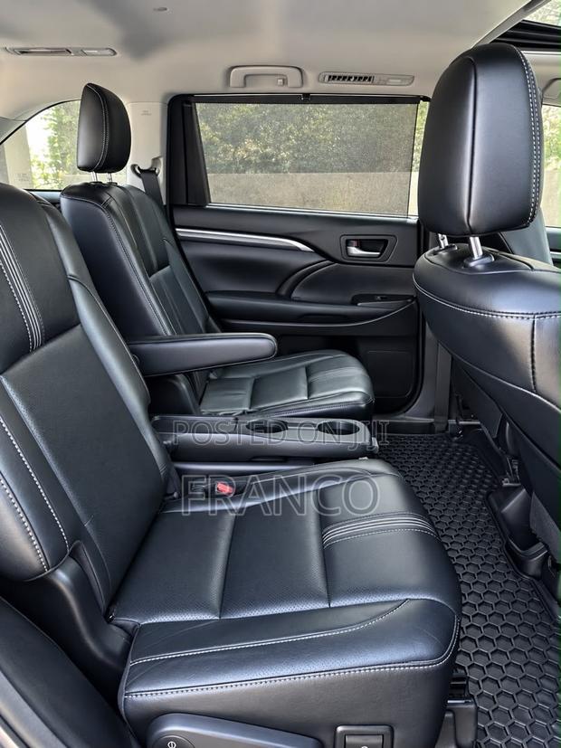Toyota Highlander SE 4x2 V6 (3.5L 6cyl 8A) 2017 Black
