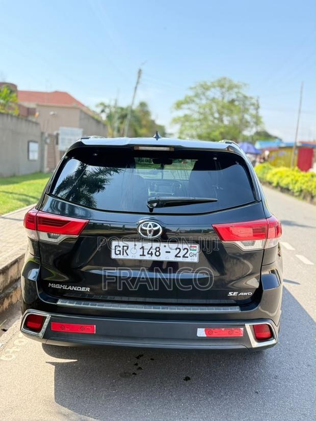 Toyota Highlander SE 4x2 V6 (3.5L 6cyl 8A) 2017 Black
