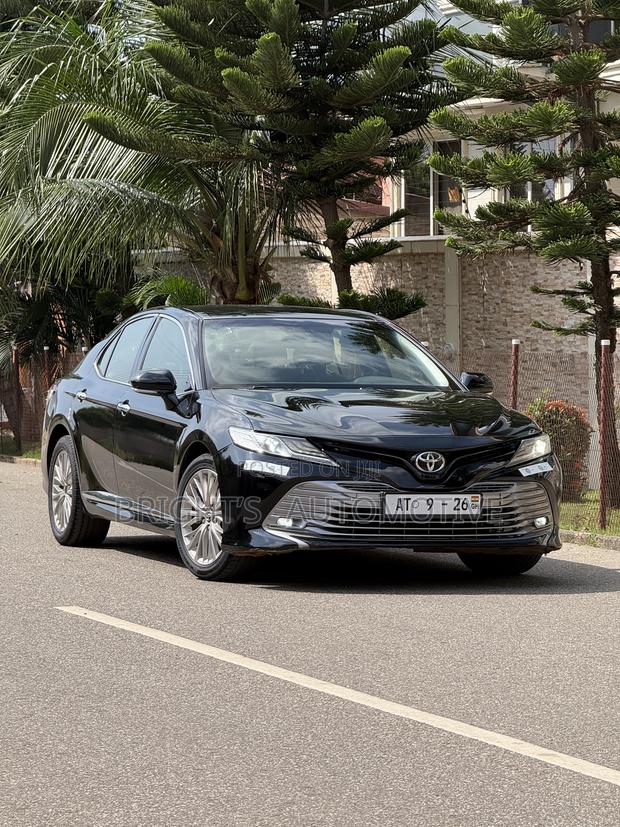 Toyota Camry XLE (2.5L 4cyl 8A) 2019 Black
