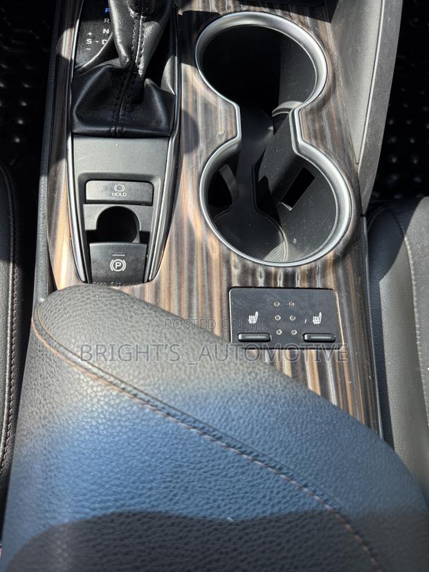 Toyota Camry XLE (2.5L 4cyl 8A) 2019 Black