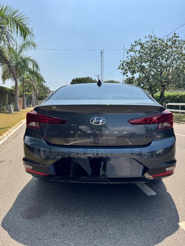 Hyundai Elantra SEL 2020 Gray