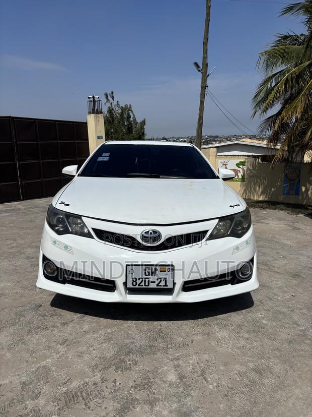 Toyota Camry SE Sport 4dr Sedan w/Prod. End 11/13 (2.5L 4cyl 6A) 2014