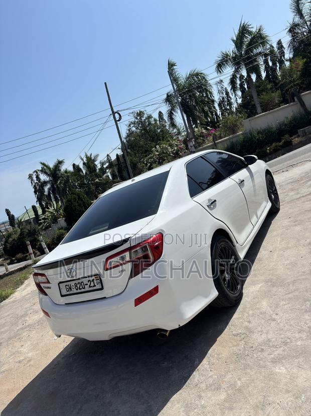 Toyota Camry SE Sport 4dr Sedan w/Prod. End 11/13 (2.5L 4cyl 6A) 2014