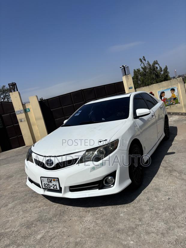 Toyota Camry SE Sport 4dr Sedan w/Prod. End 11/13 (2.5L 4cyl 6A) 2014