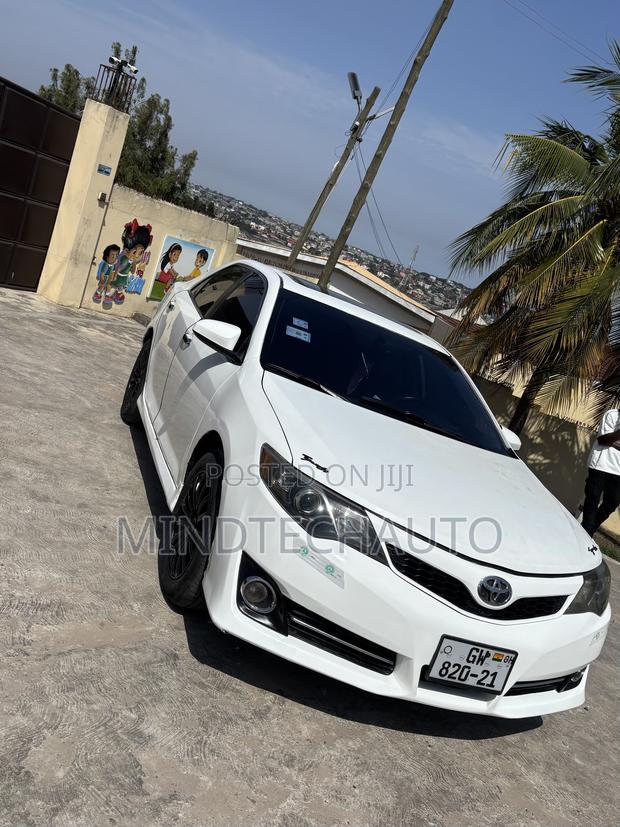 Toyota Camry SE Sport 4dr Sedan w/Prod. End 11/13 (2.5L 4cyl 6A) 2014